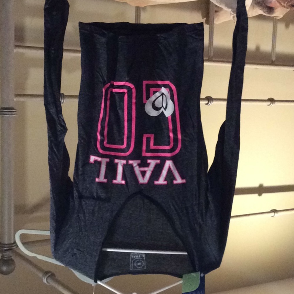 Long sleeve v-neck T-shirt